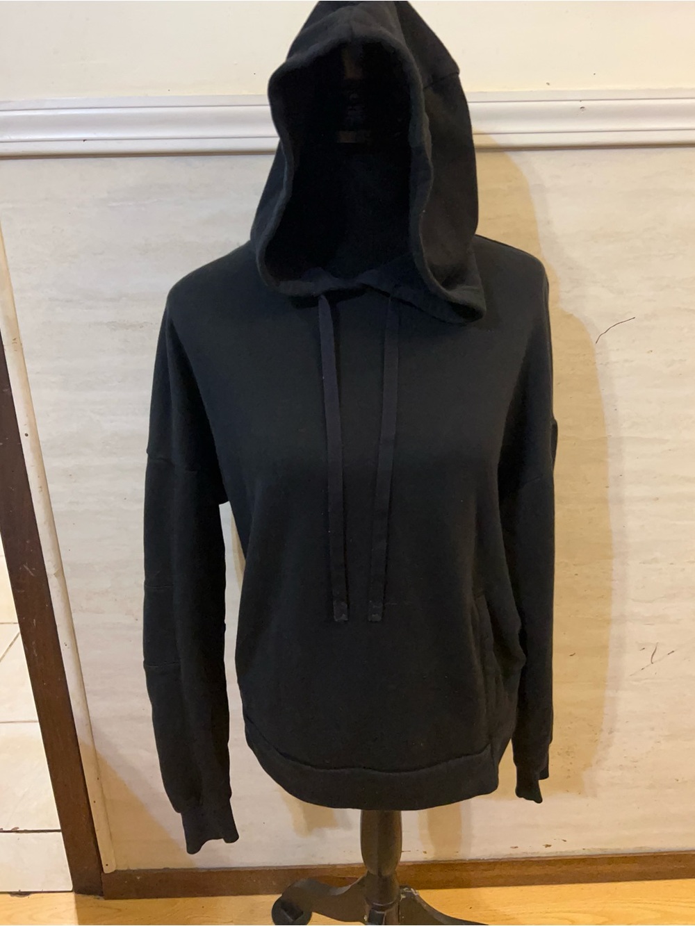 ALO Yoga black pullover hoodie